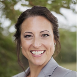 Rebecca Lindstadt headshot